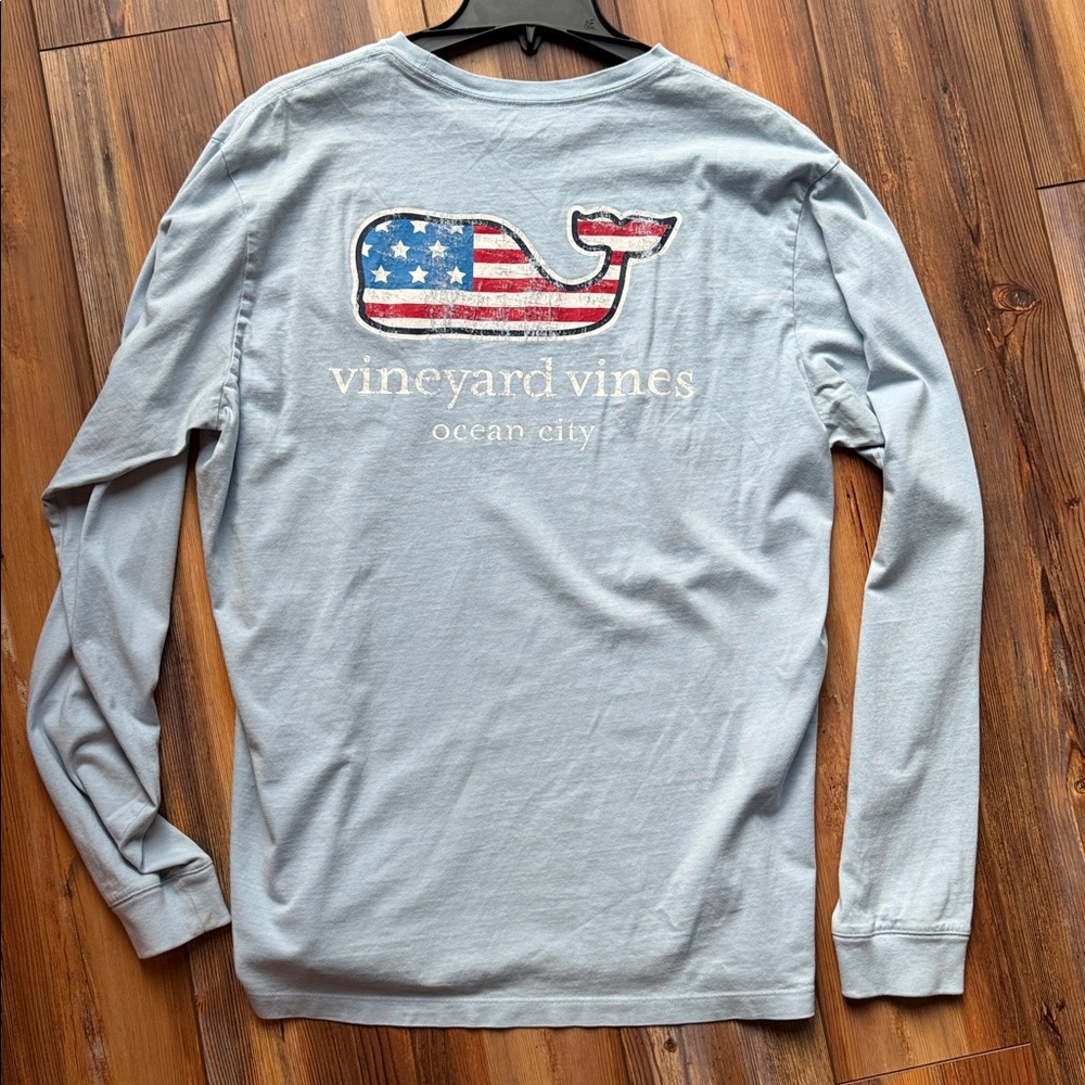 Vineyard Vines Long Sleeve Tee Medium Gray American Flag Whale Ocean City - Picture 1 of 3